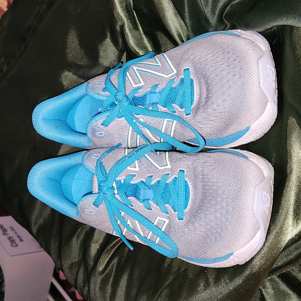 Women's New balance size 9.5 worn once. EUC